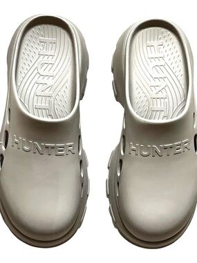 Hunter Women’s Water Friendly Lightweight Slip-On Clogs in Light Tan